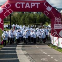 Более 2 тысяч человек приняли участие в соревнованиях по Скандинавской ходьбе в парке «Митино»